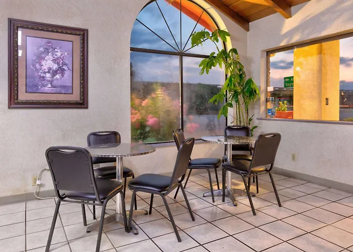 Super 8 By Wyndham Vernon